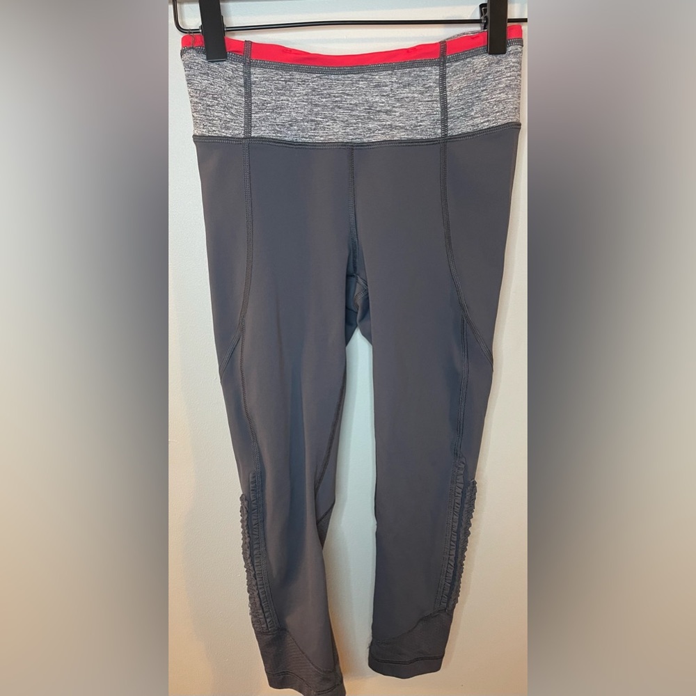 Lululemon crop pants yoga grey rouched size 2 crops
